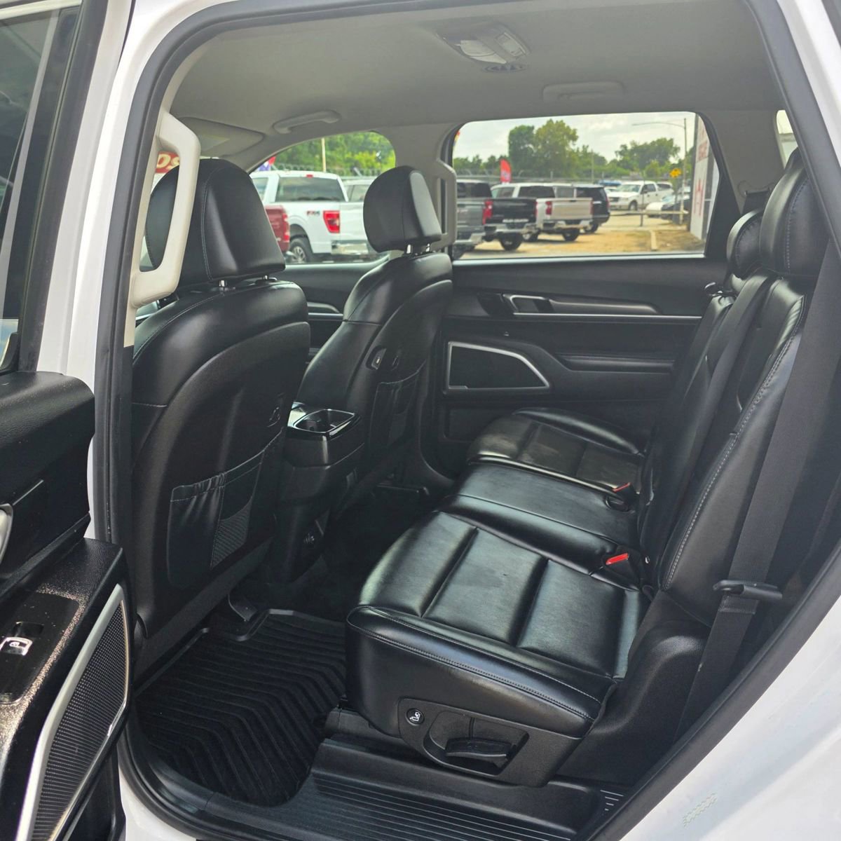 Used 2022 Kia Telluride LX image 10