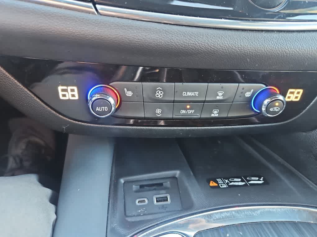 Used 2023 Buick Enclave Essence w/ Sport Touring Edition AWD/4WD image 17