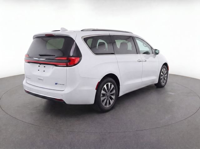Used 2021 Chrysler Pacifica Touring-L w/ Uconnect Theater Family Group FWD image 4