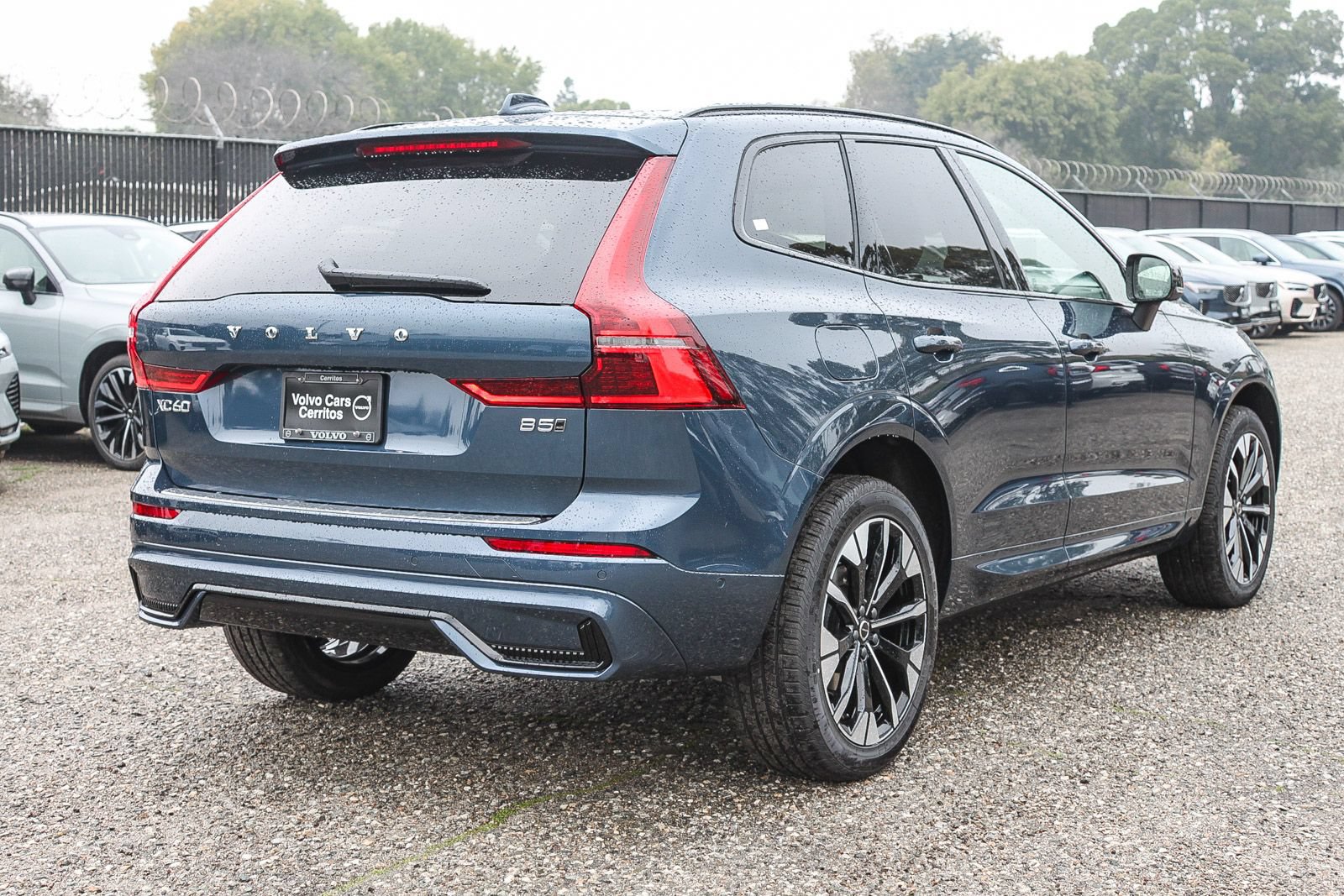 New 2026 Volvo XC60 B5 Plus w/ Climate Package PRO AWD/4WD image 6