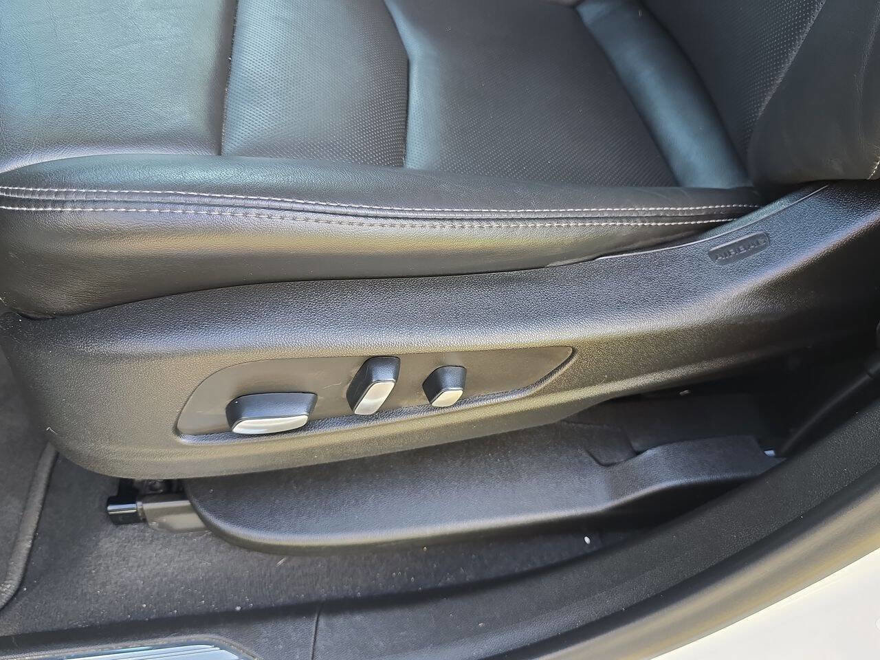 Used 2022 Cadillac XT5 Premium Luxury w/ Technology Package image 11