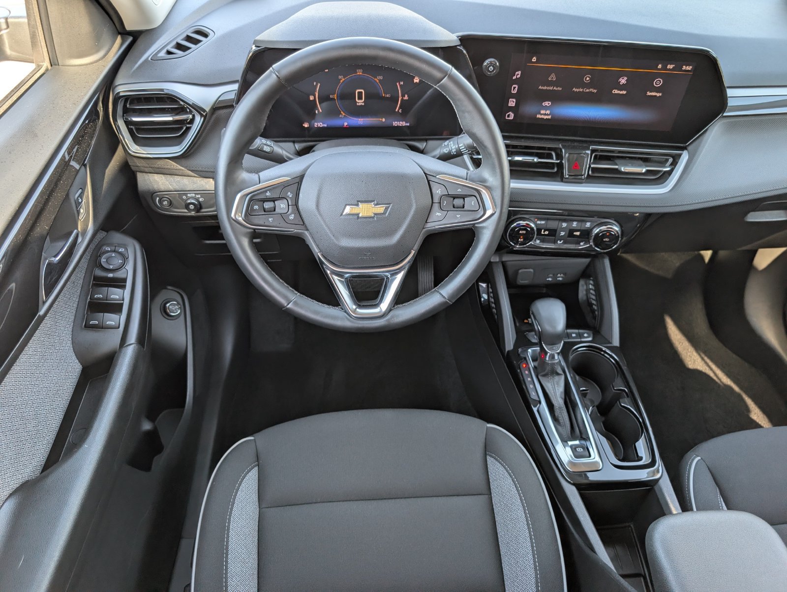 Used 2025 Chevrolet TrailBlazer LT w/ Convenience Package FWD image 17