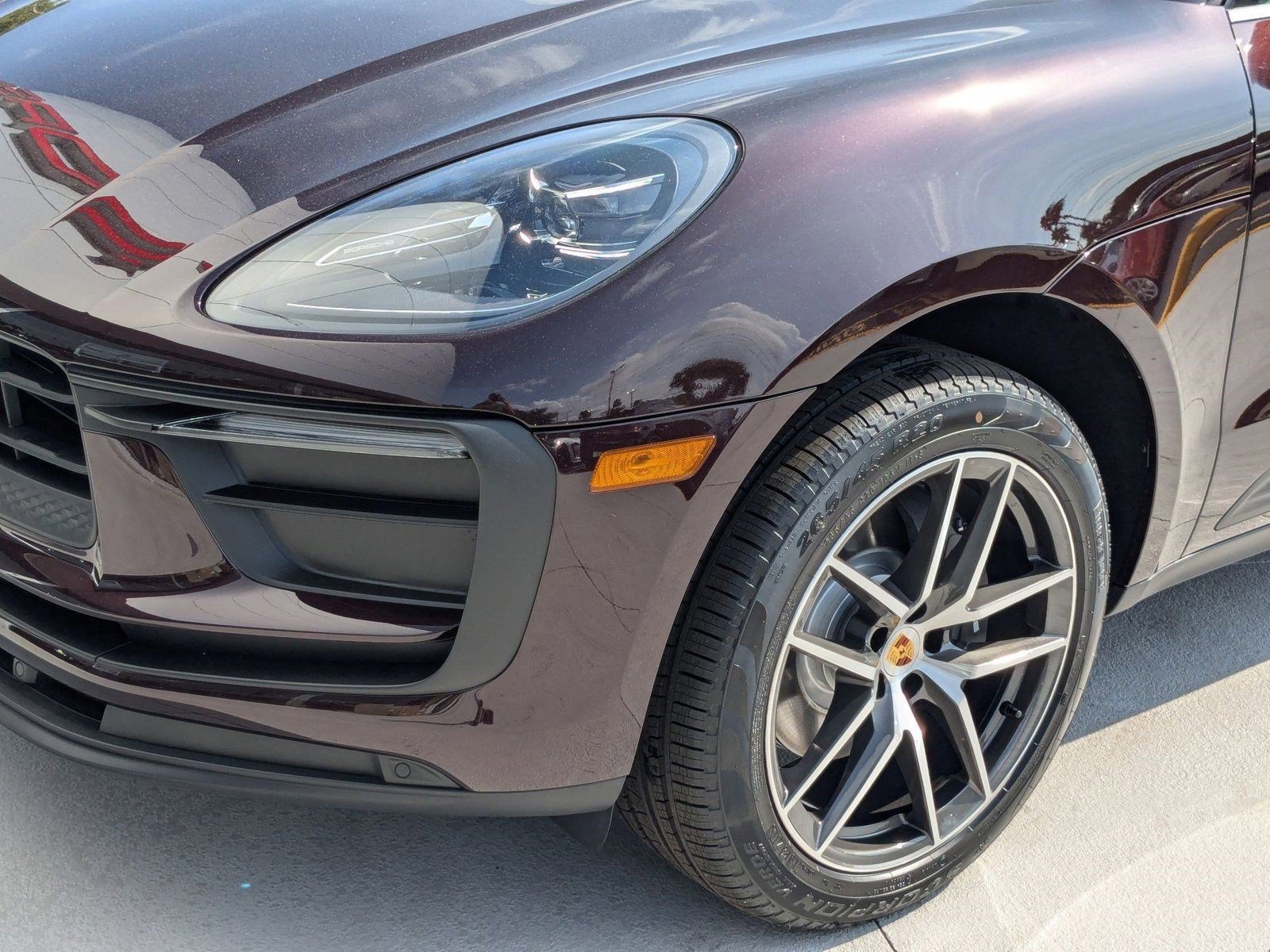 Certified 2025 Porsche Macan image 12