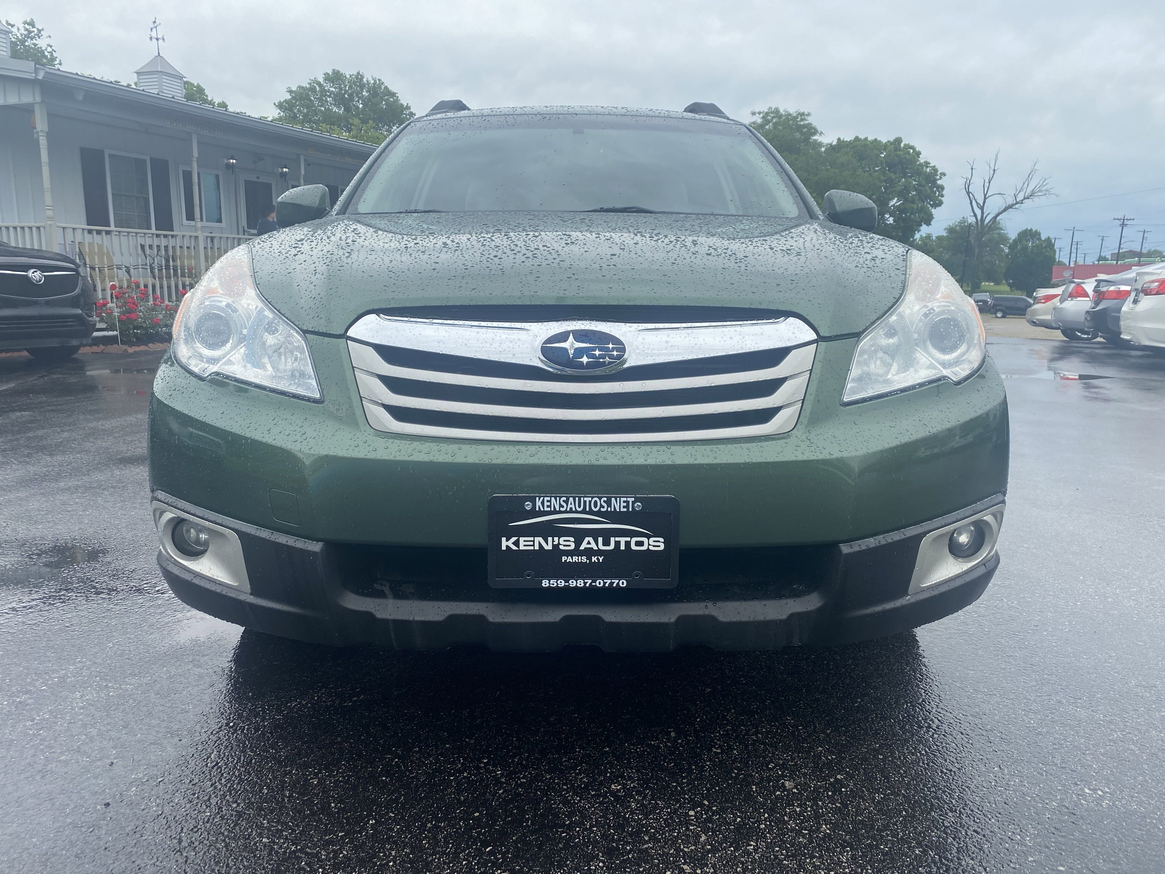 Used 2011 Subaru Outback 2.5i Premium image 2