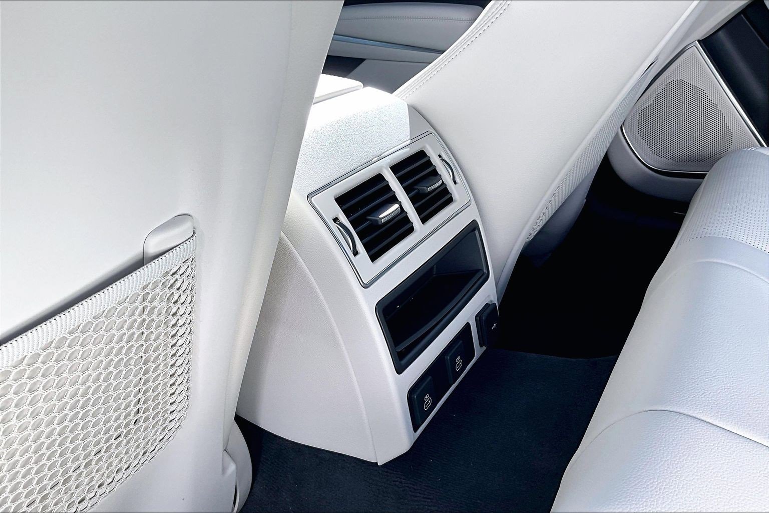 Used 2024 Jaguar XF R-Dynamic SE image 33