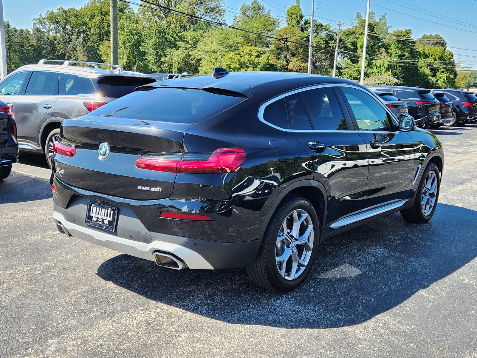 Used 2023 BMW X4 xDrive30i w/ Premium Package AWD/4WD image 4
