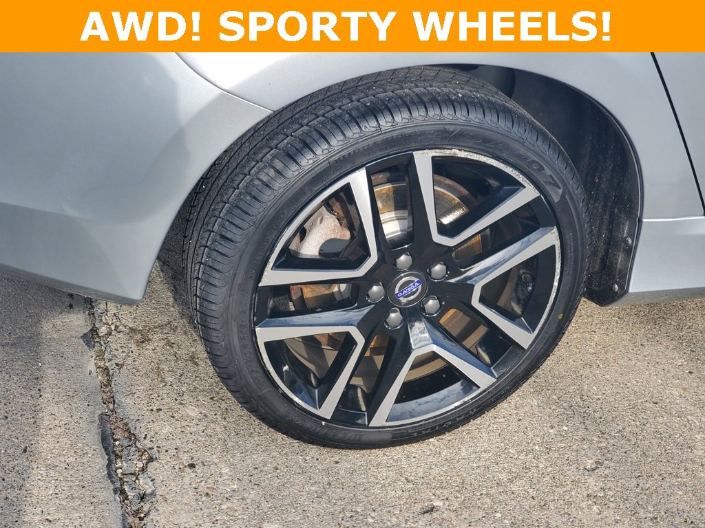 Used 2017 Volvo S60 T5 Dynamic image 5