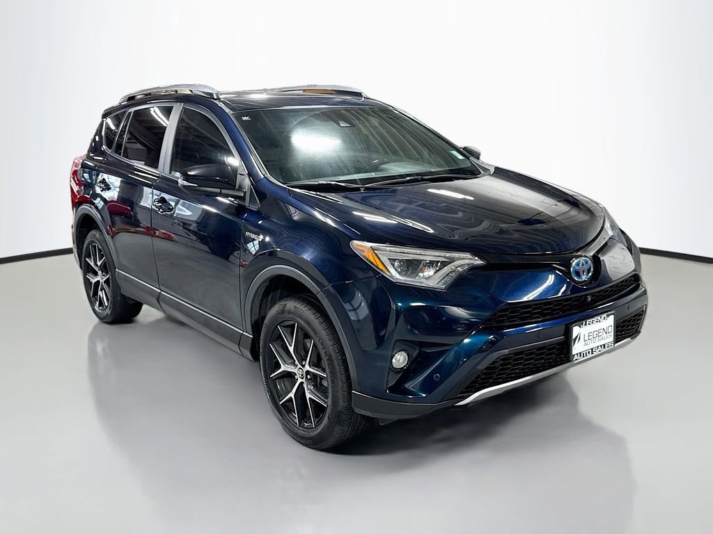 Used 2017 Toyota RAV4 SE image 3