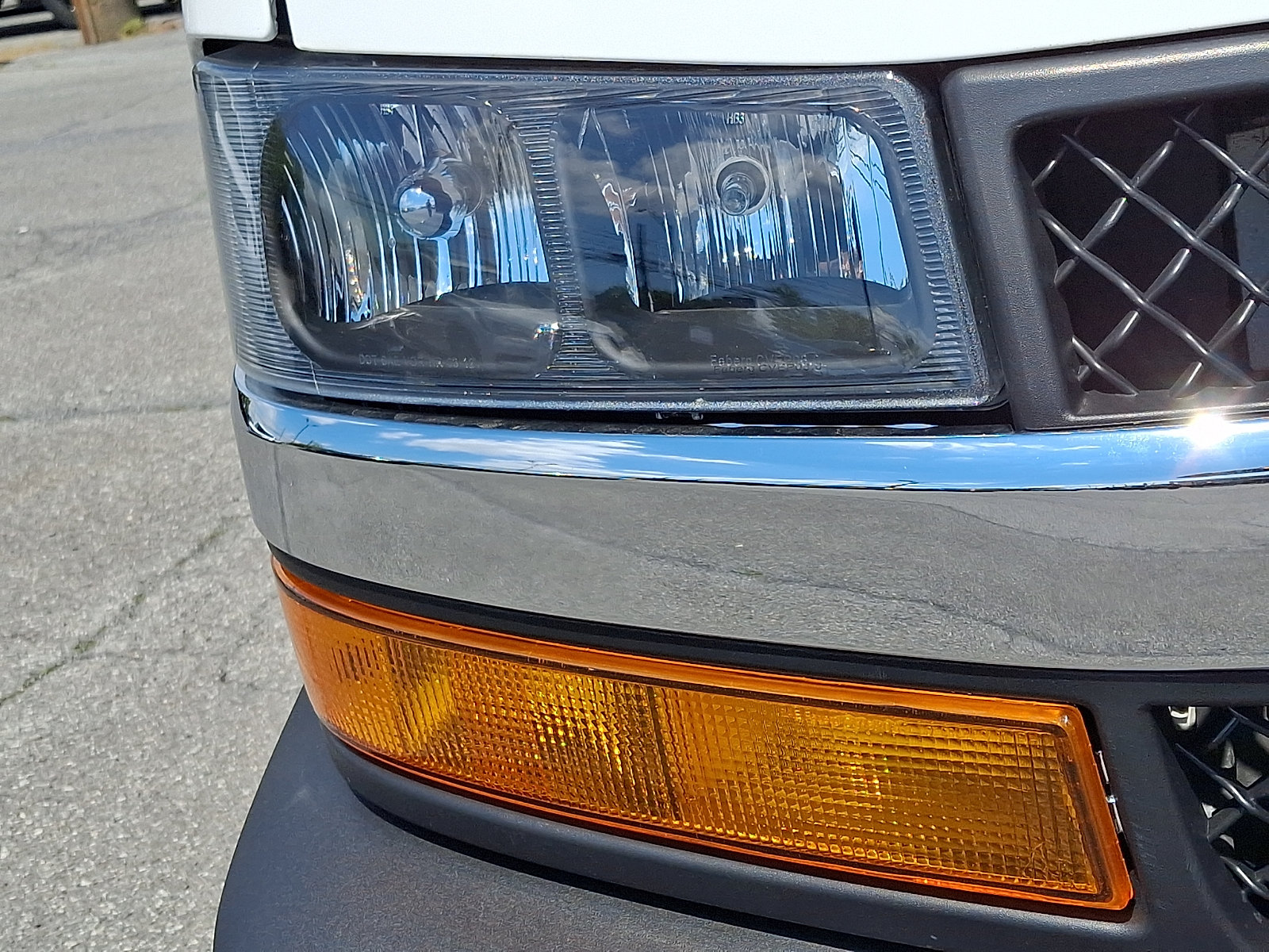 Used 2022 Chevrolet Express 2500 w/ Communications Package RWD image 9