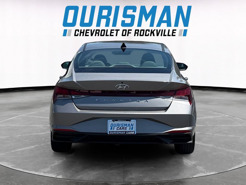 Used 2023 Hyundai Elantra SEL w/ Convenience Package FWD image 5