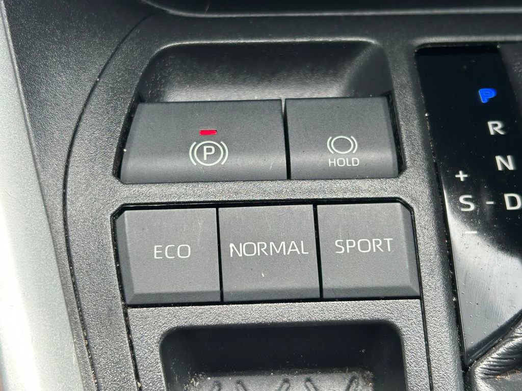 Used 2019 Toyota RAV4 XLE w/ Convenience Package image 28