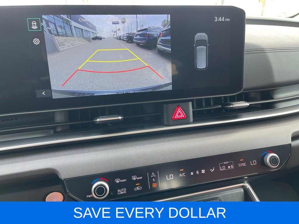 Used 2025 Kia Carnival EX FWD image 11