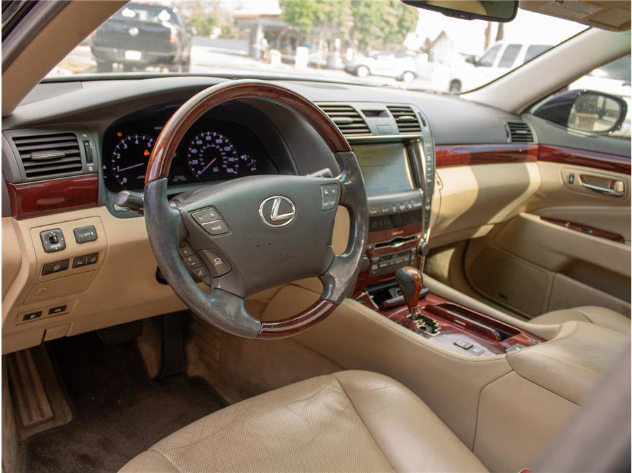 Used 2007 Lexus LS 460 RWD image 2
