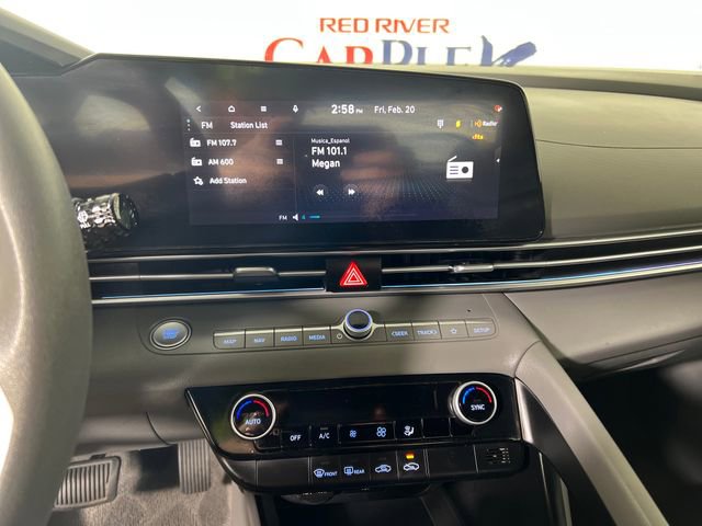 Used 2024 Hyundai Elantra SEL image 19