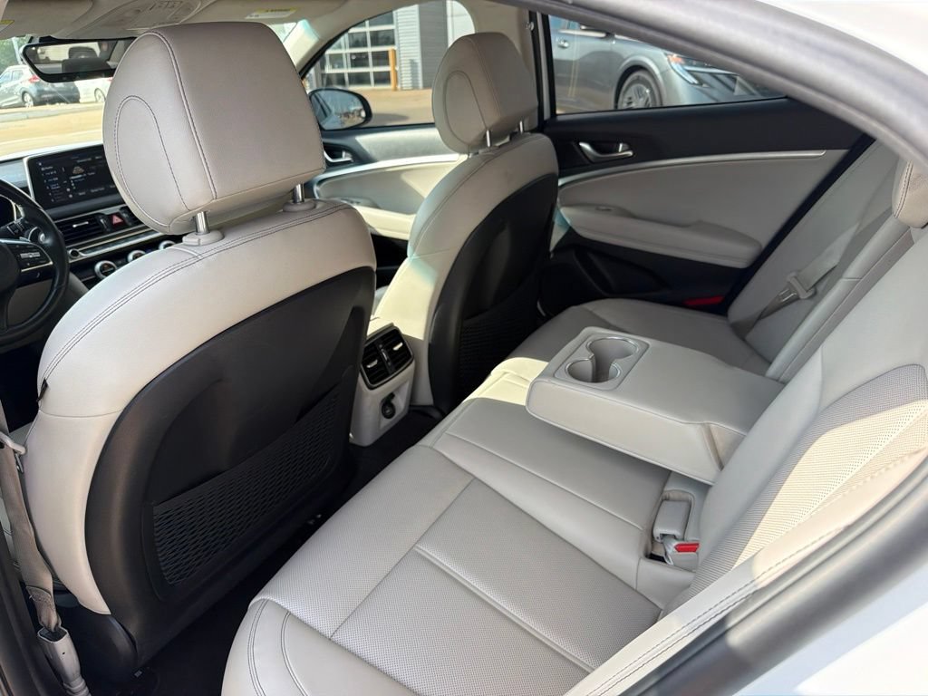 Used 2021 Genesis G70 2.0T RWD image 17