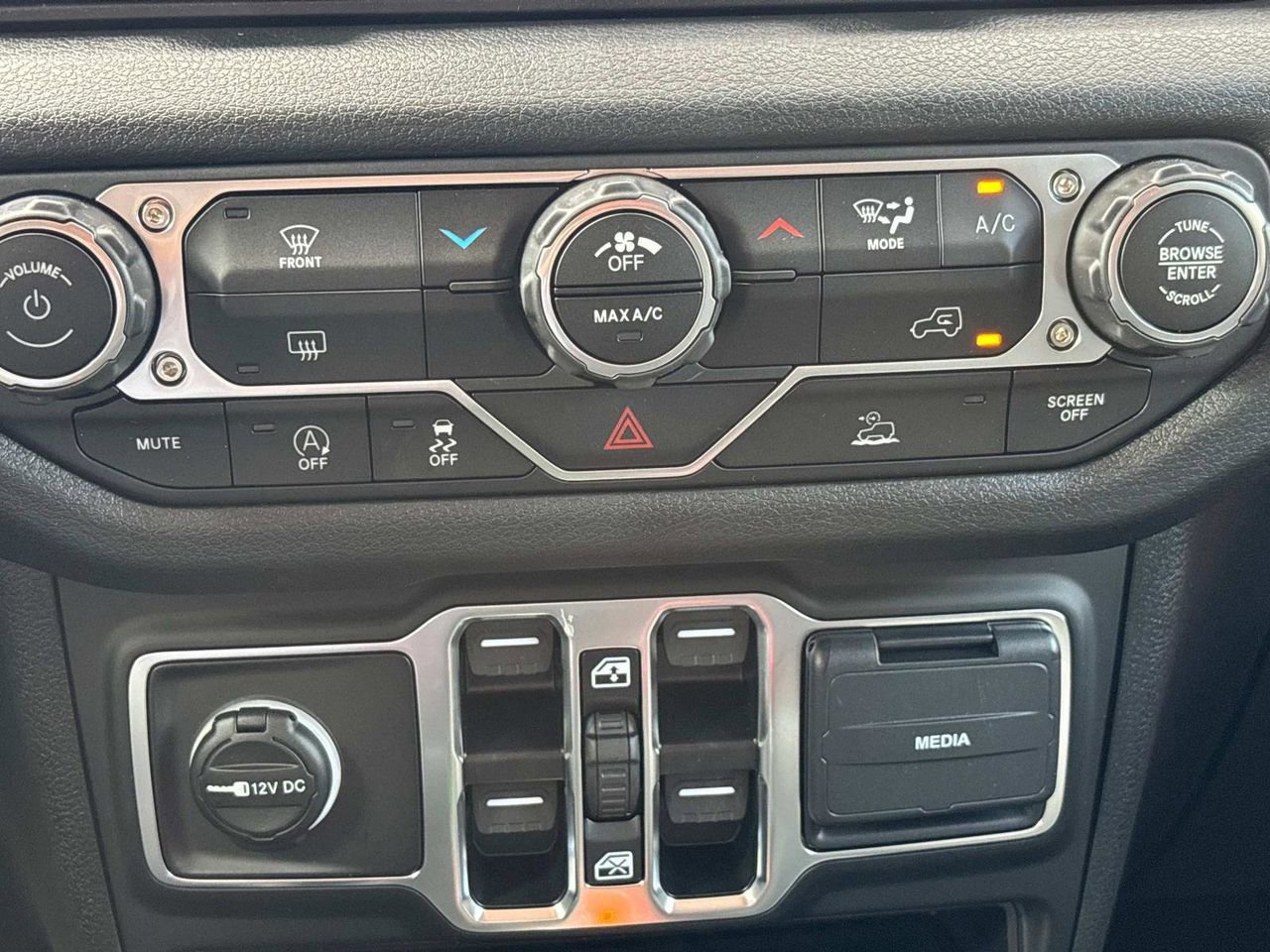 New 2025 Jeep Gladiator Sport image 21