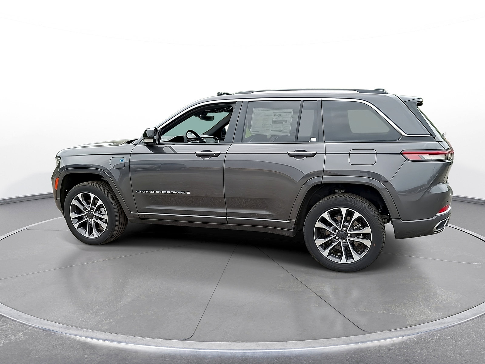 New 2024 Jeep Grand Cherokee Overland w/ Luxury Tech Group IV AWD/4WD image 5