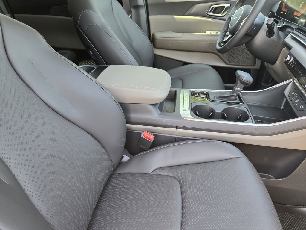 New 2026 Kia Carnival EX image 10