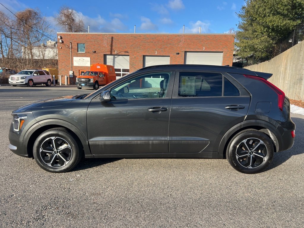 Certified 2024 Kia Niro EX image 2
