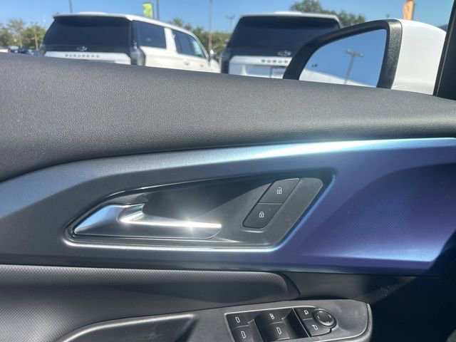 New 2026 Chevrolet Equinox EV LT image 12