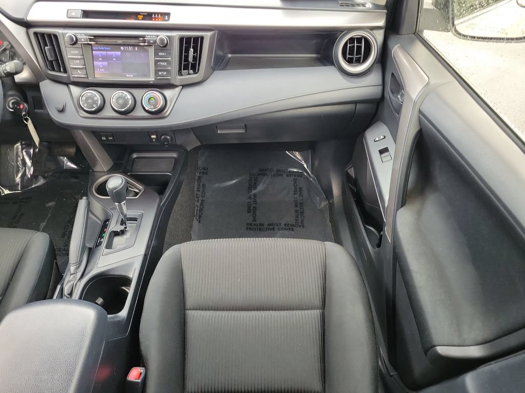 Used 2018 Toyota RAV4 LE FWD image 15