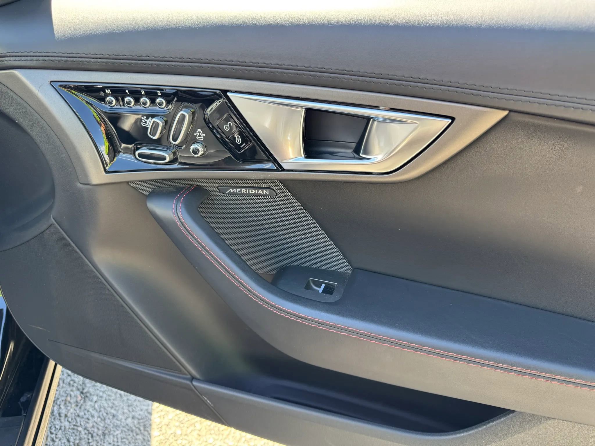 Used 2014 Jaguar F-TYPE S RWD image 16