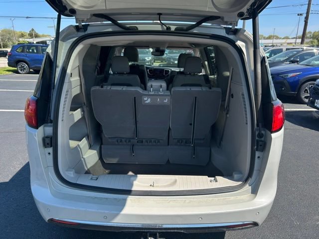 Used 2020 Chrysler Pacifica Touring-L Plus w/ Tire & Wheel Group FWD image 10