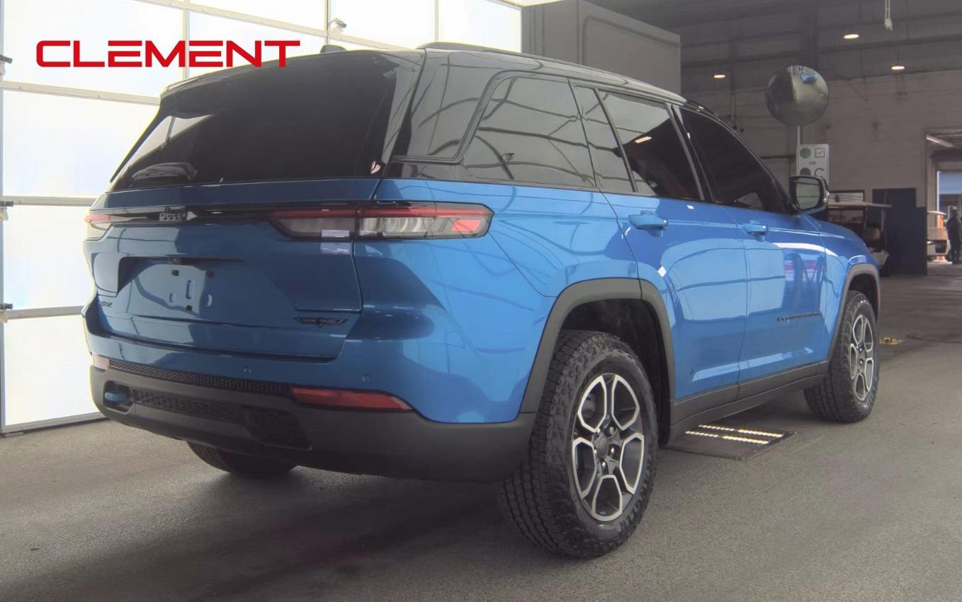 Used 2022 Jeep Grand Cherokee Trailhawk w/ Advanced Protech Group II AWD/4WD image 6