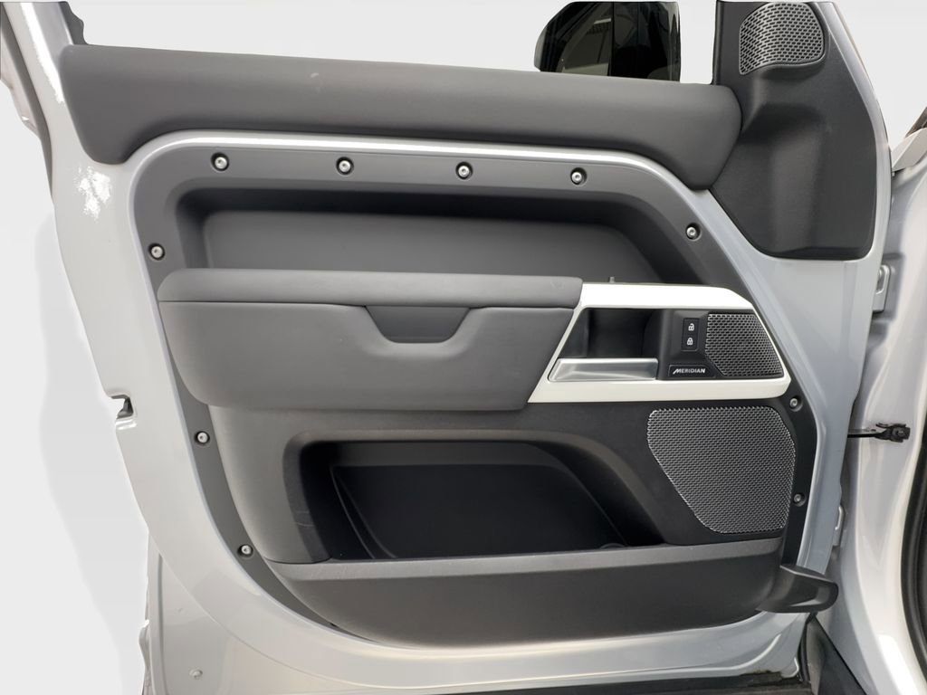 Used 2024 Land Rover Defender 110 S image 24