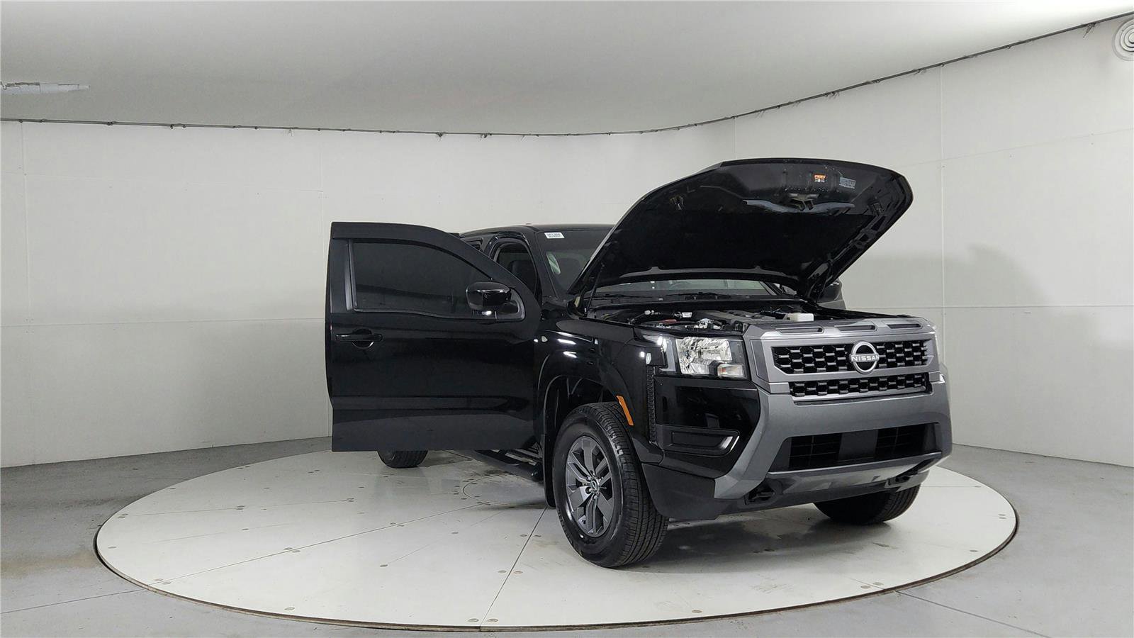 Certified 2025 Nissan Frontier SV image 9