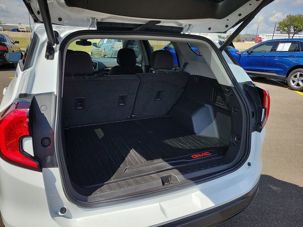 Used 2023 GMC Terrain SLE w/ Driver Convenience Package image 6