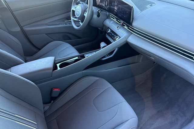 Used 2023 Hyundai Elantra SEL w/ Convenience Package FWD image 18