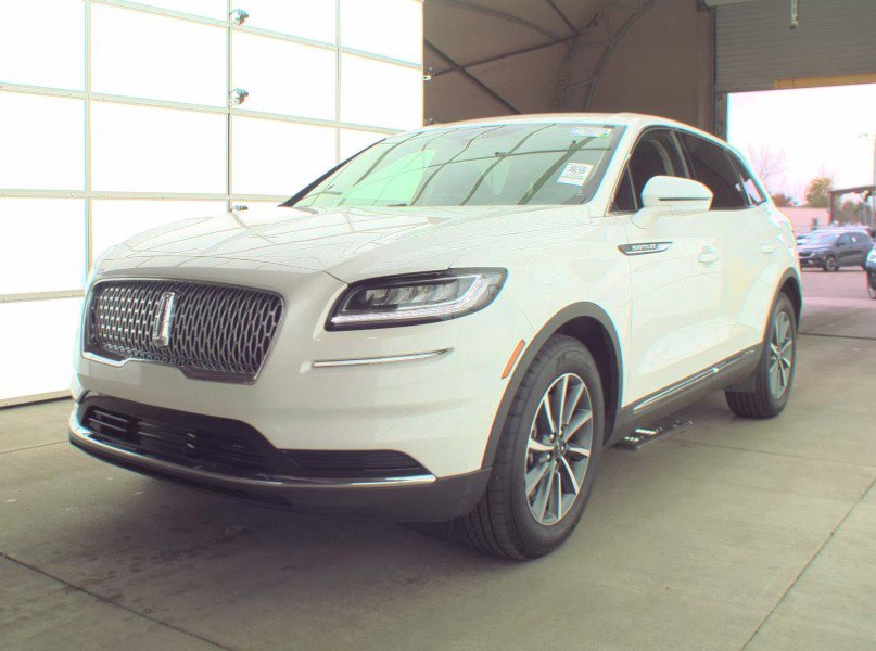 Used 2021 Lincoln Nautilus AWD image 2