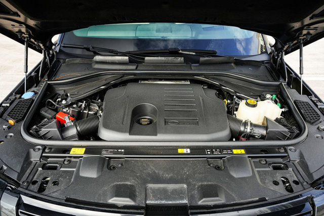 Used 2025 Land Rover Range Rover Long Wheelbase SE image 15