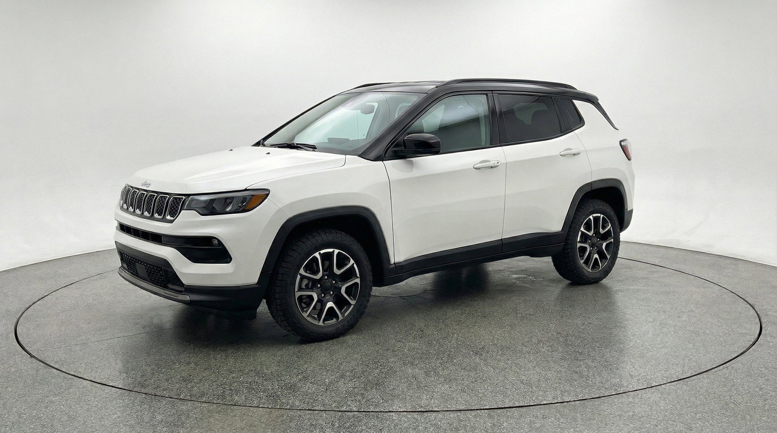 Used 2025 Jeep Compass Trailhawk AWD/4WD image 3