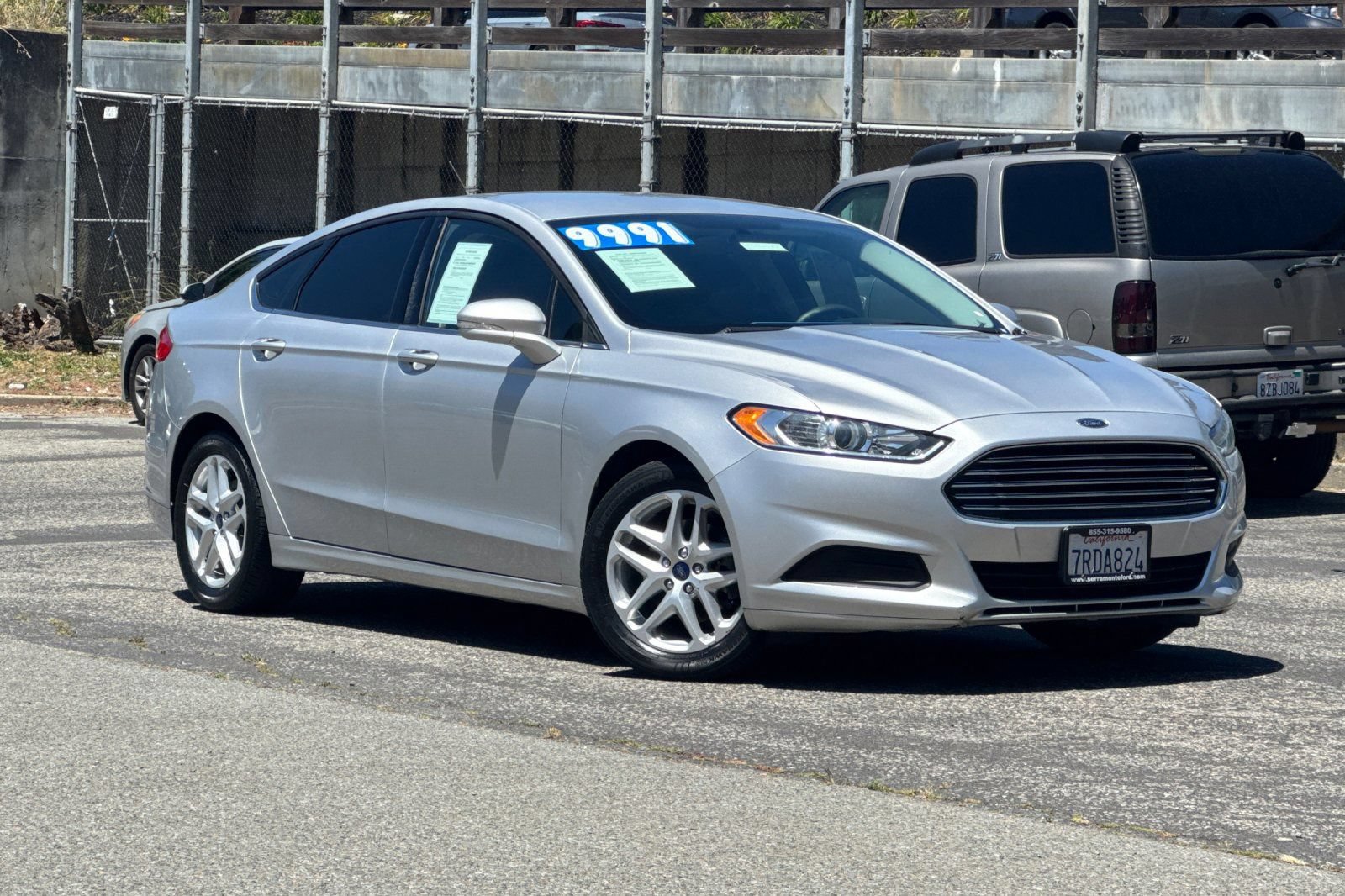 Used 2016 Ford Fusion SE FWD image 2