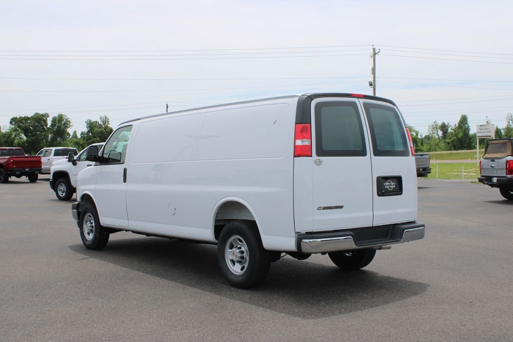New 2026 Chevrolet Express 3500 Extended RWD image 7