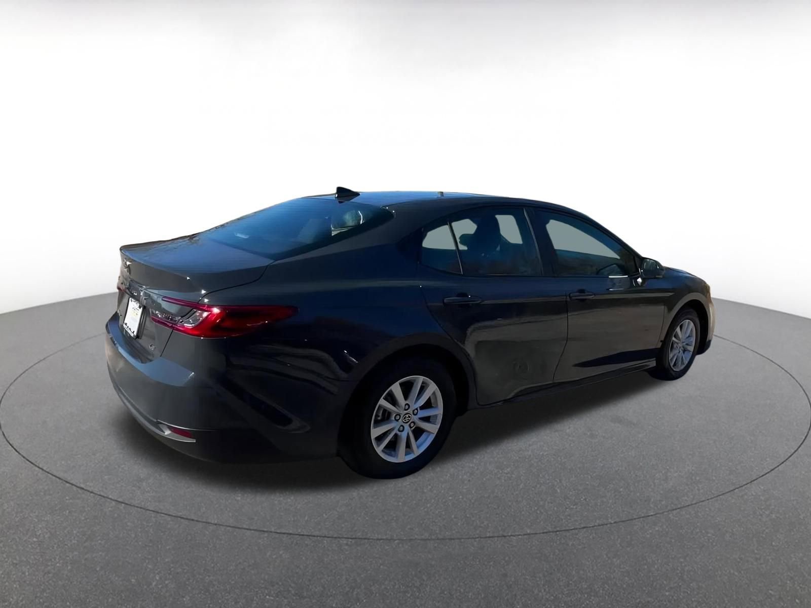 Used 2025 Toyota Camry LE image 15