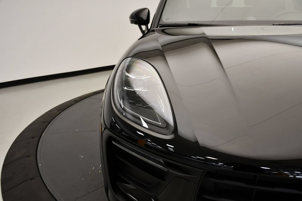 Certified 2026 Porsche Macan AWD/4WD image 13