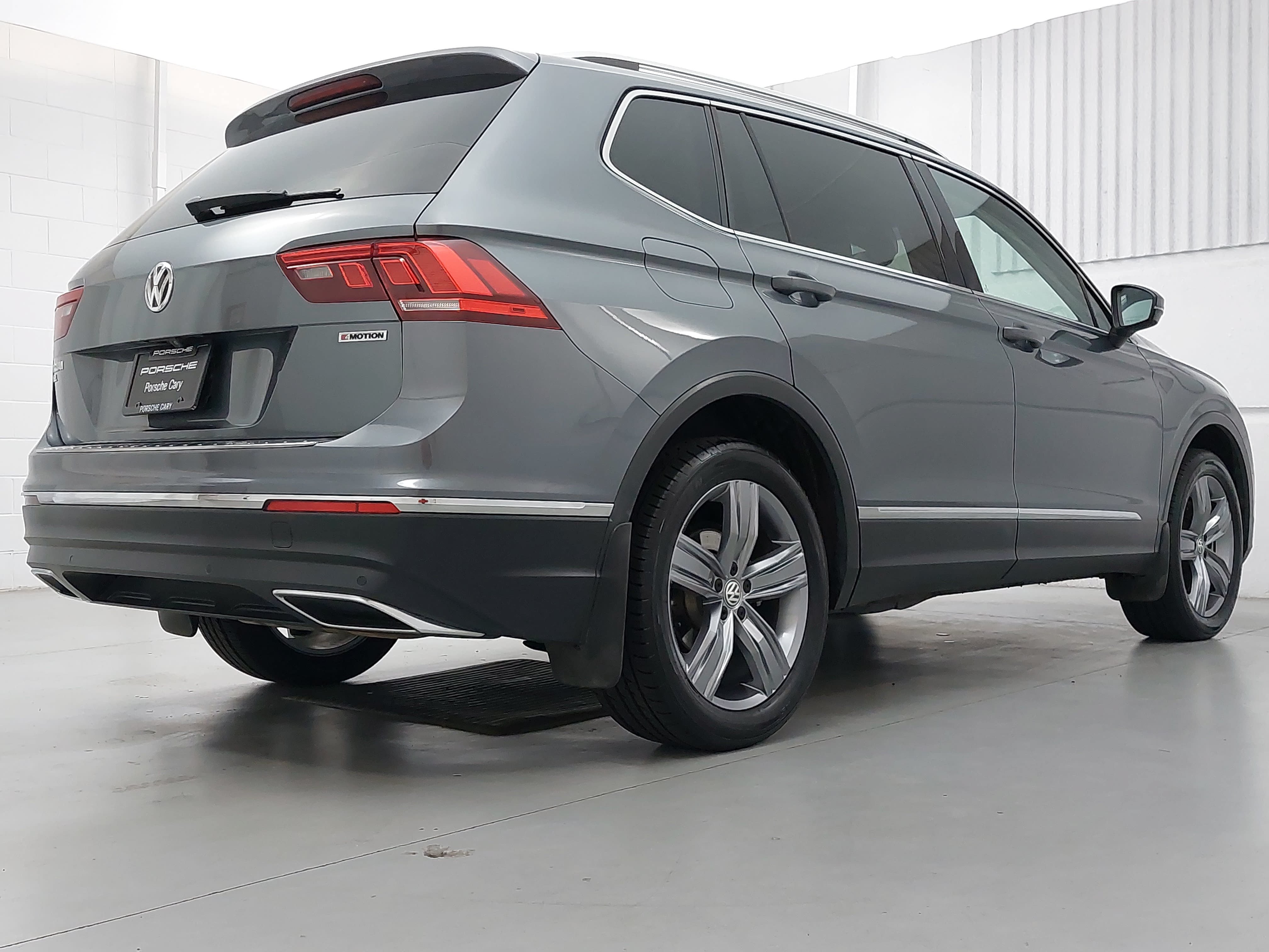 Used 2020 Volkswagen Tiguan SEL w/ 3rd Row Seat Package AWD/4WD image 7