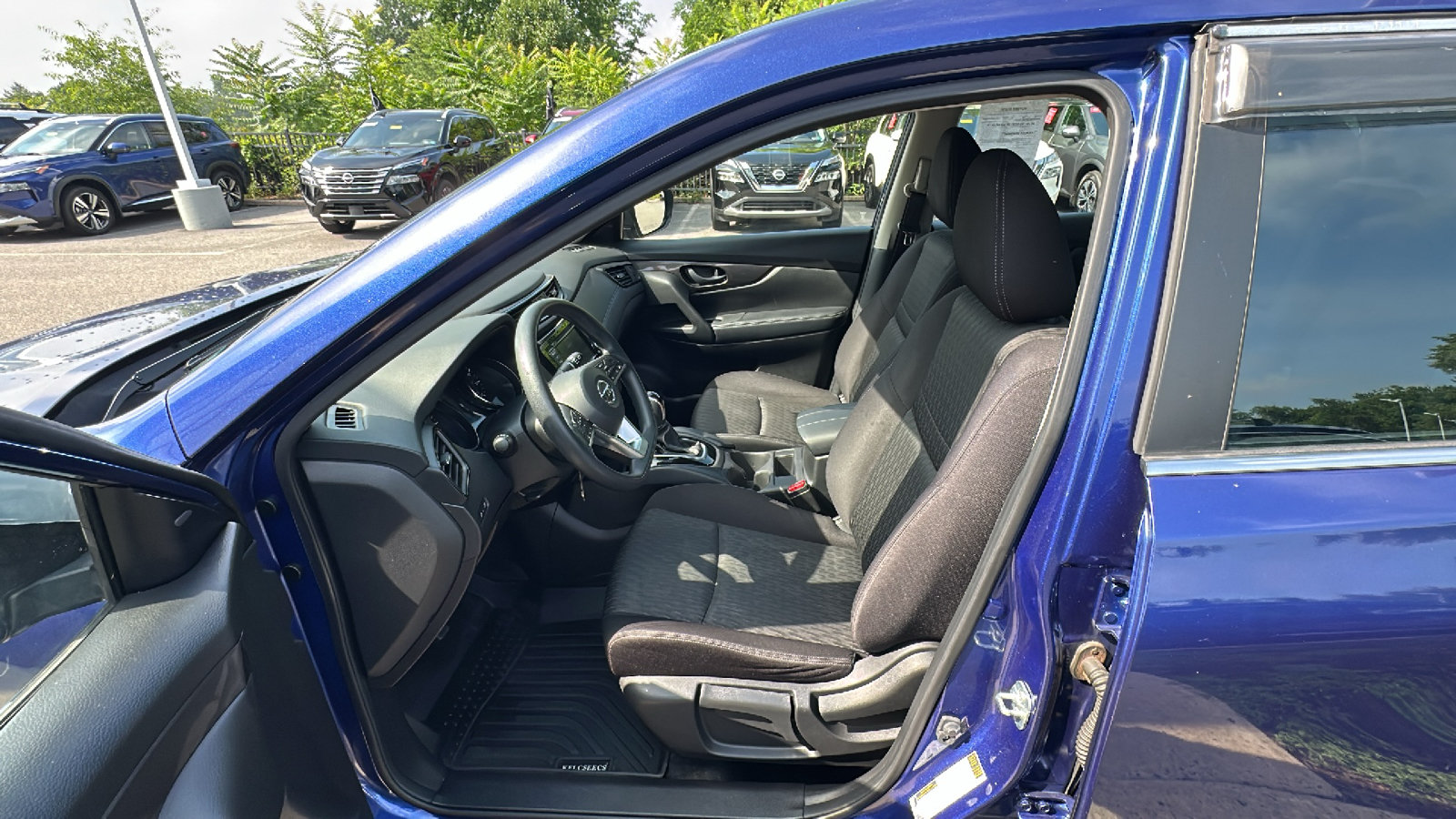 Used 2019 Nissan Rogue S AWD/4WD image 12