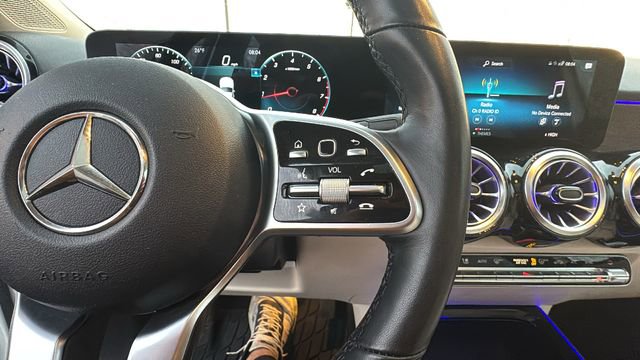 Used 2022 Mercedes-Benz GLB 250 GLB 250 image 16