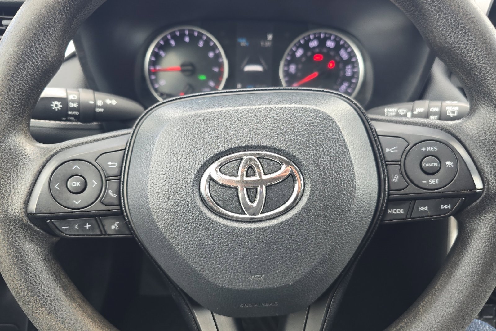 Used 2021 Toyota RAV4 XLE image 22