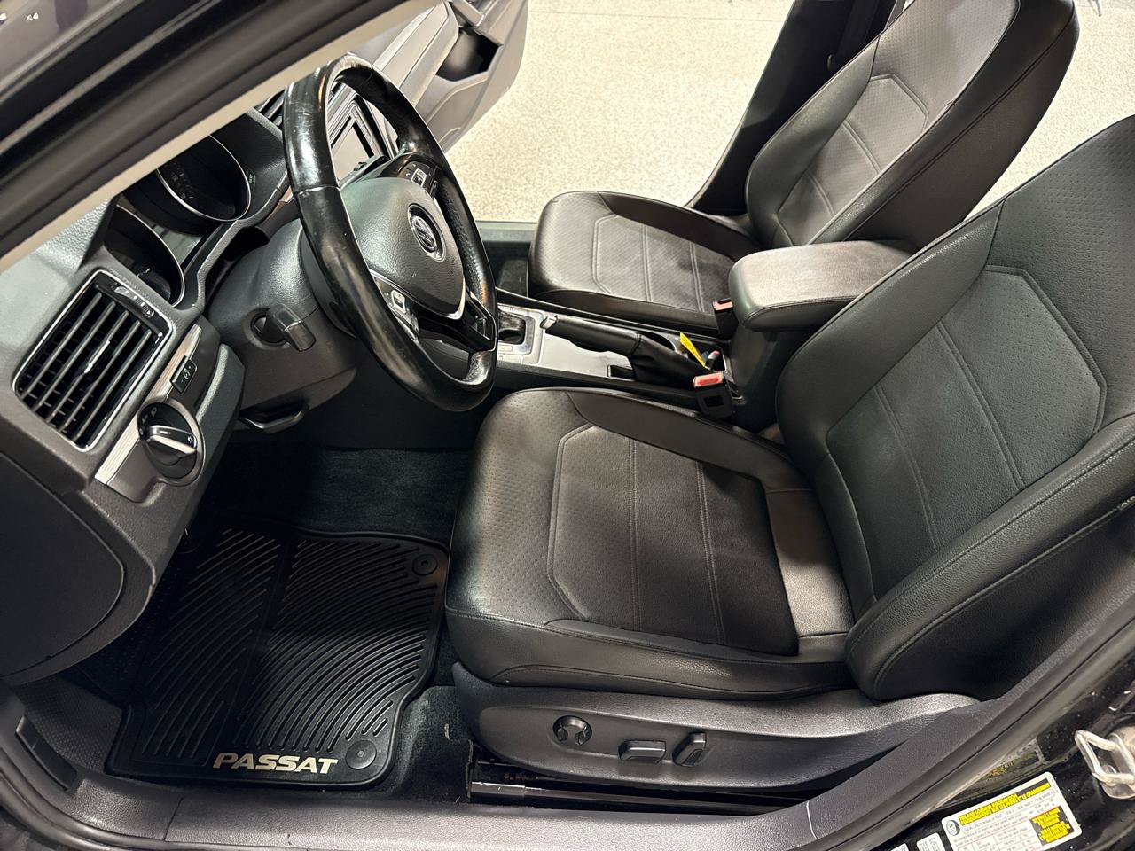 Used 2018 Volkswagen Passat 2.0T R-Line FWD image 6