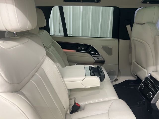 Used 2025 Land Rover Range Rover Long Wheelbase SE image 18