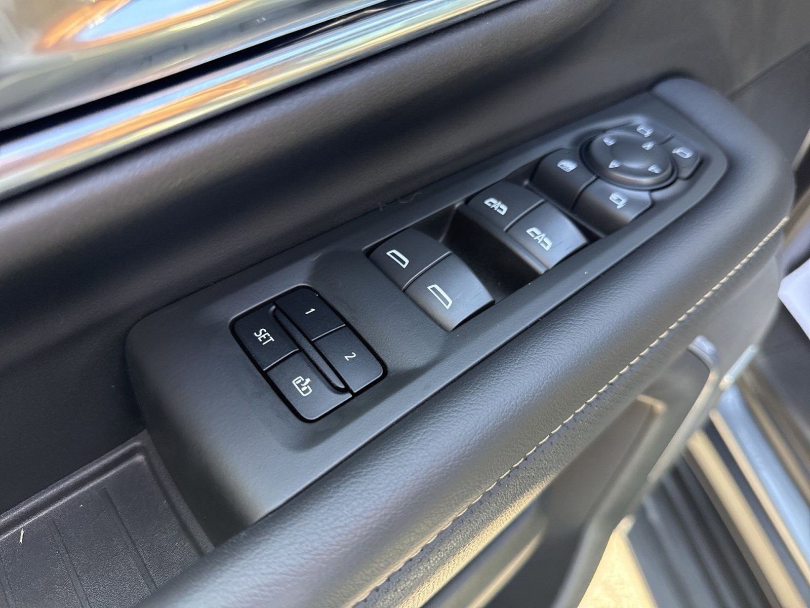 Used 2022 GMC Yukon SLT w/ SLT Premium Package image 15