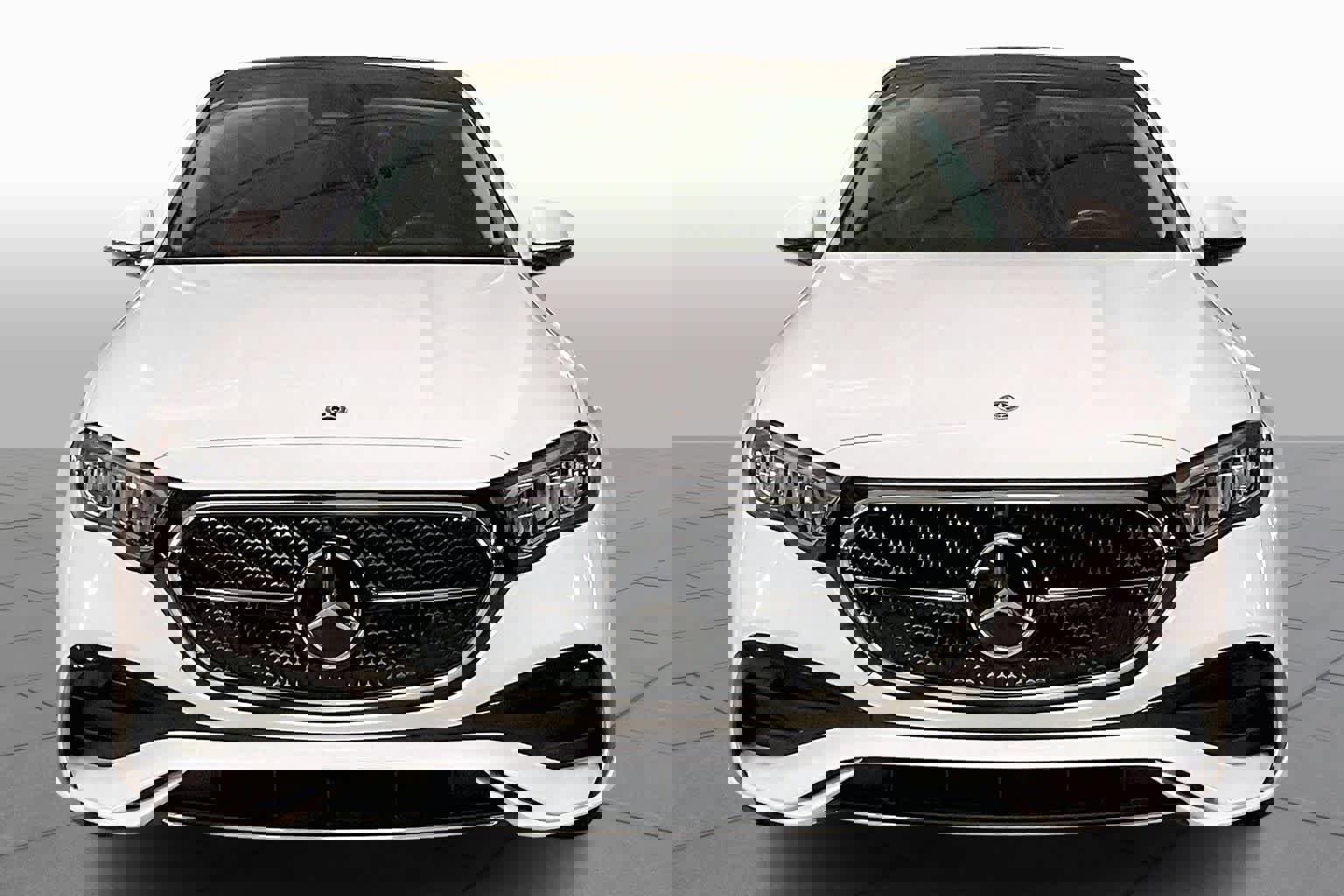 Used 2024 Mercedes-Benz E 350 4MATIC Sedan image 3