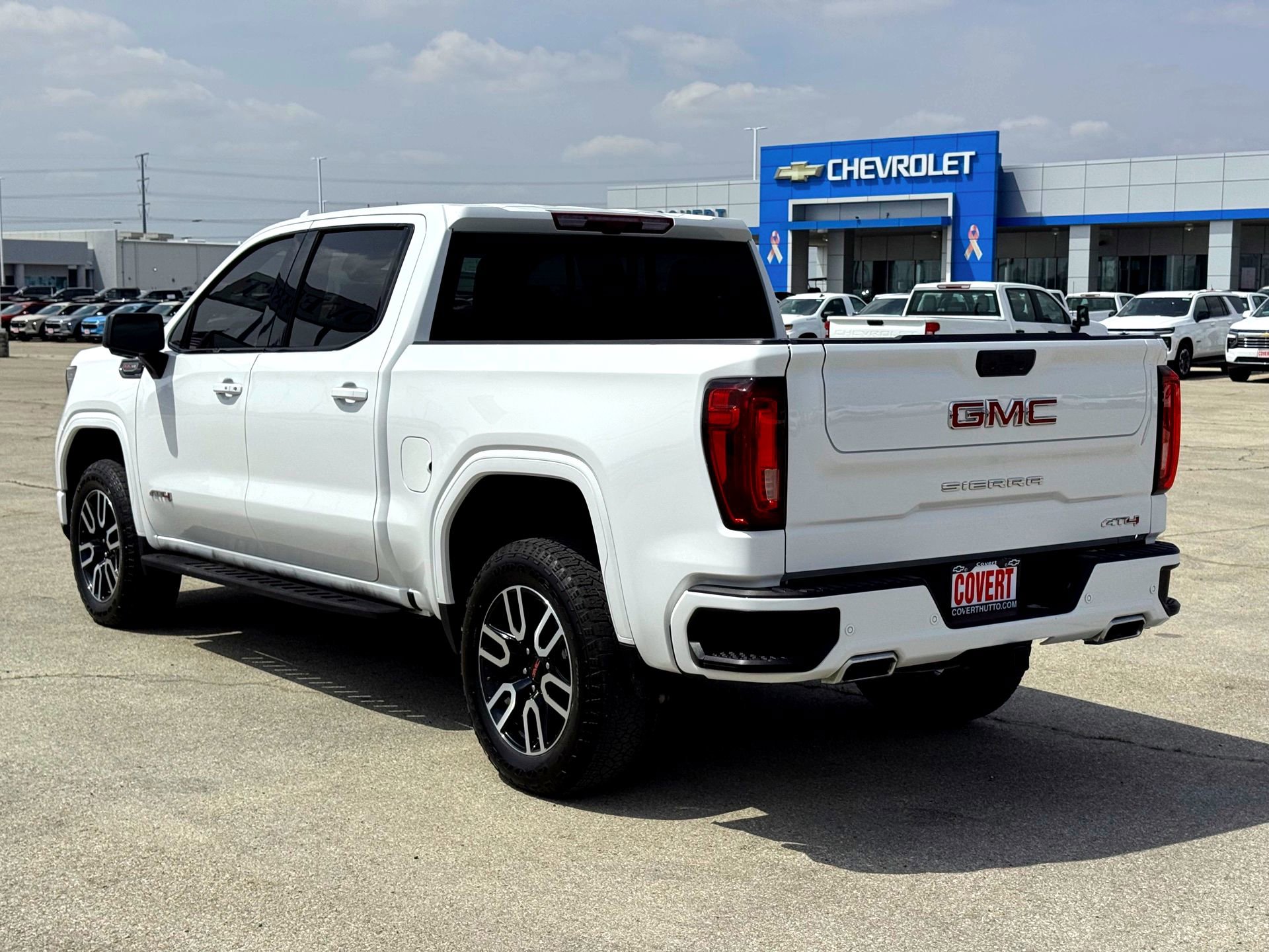 Used 2024 GMC Sierra 1500 AT4 w/ Technology Package AWD/4WD image 9