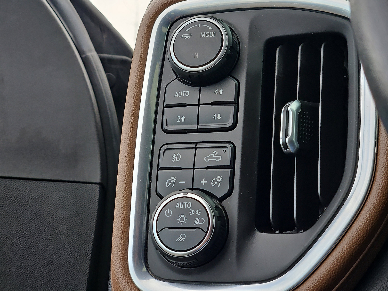 Certified 2020 Chevrolet Silverado 2500 High Country w/ Z71 Off-Road Package image 26