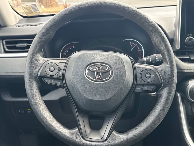 Used 2025 Toyota RAV4 XLE FWD image 14